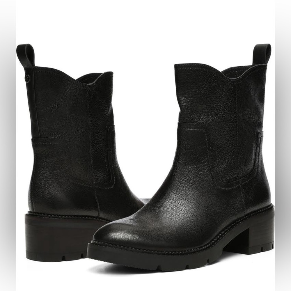 DONALD PLINER STELLA BOOT SIZE 6 1/2 NWOB